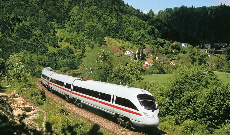 La DB alemana será el primer rival de Renfe en alta velocidad entre Santiago y A Coruña