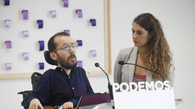 Pablo Echenique y Noelia Vera este lunes en la rueda de prensa tras la ejecutiva de Podemos.