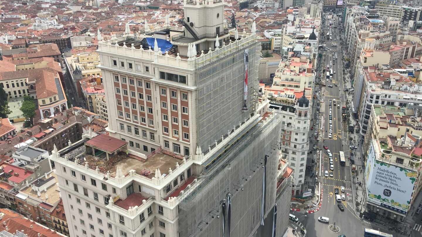 Edificio España, propiedad de Riu en obras en 2018