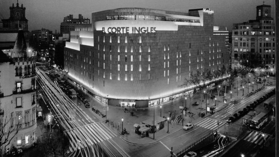 Edificio de El Corte Inglés en la Plaza de Cataluña de Barcelona.