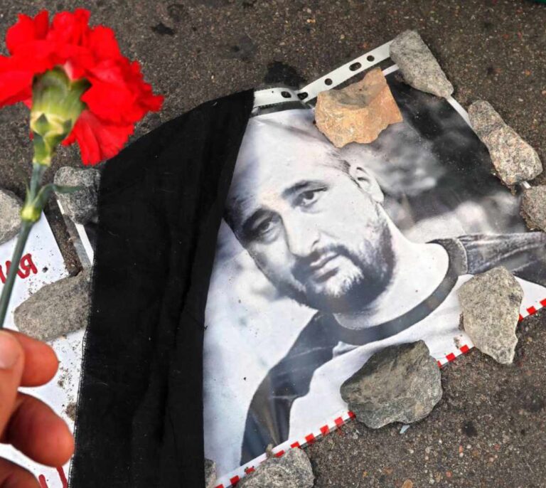 El periodista ruso dado por muerto reaparece en una rueda de prensa