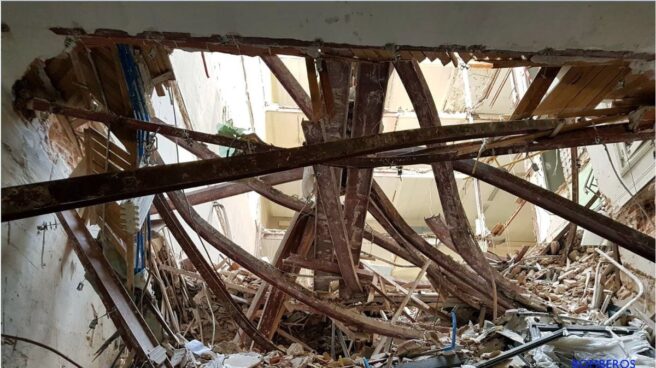 Escombros del edificio derrumbado en la Calle Martínez Campos de Madrid.