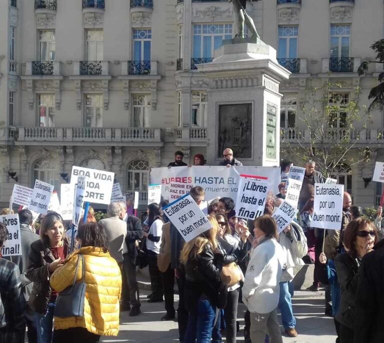 Derecho a Morir Dignamente: "Llevar hoy la eutanasia al Congreso es una falta de respeto"