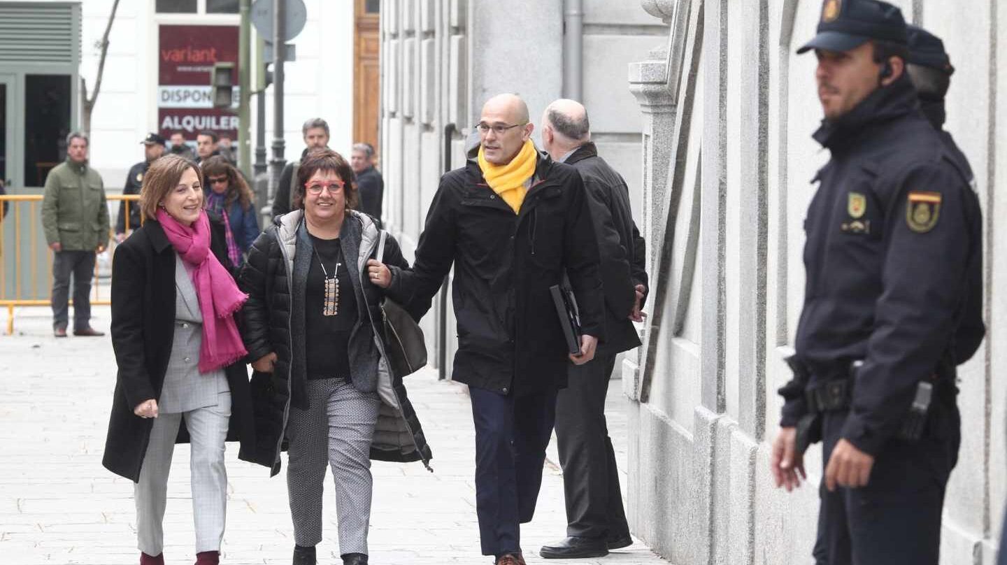 Carme Forcadell, Dolors Bassa y Raül Romeva, antes de entrar al Tribunal Supremo.