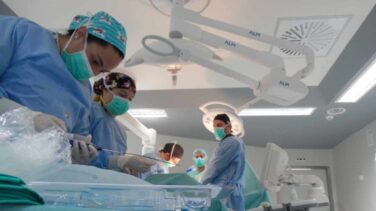 ¿Son los funcionarios un lastre para la reforma que necesita la Sanidad?