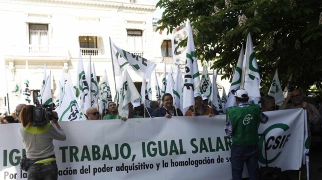 funcionarios Los sindicatos reclaman un salario mínimo de 1.200 euros para los funcionarios.