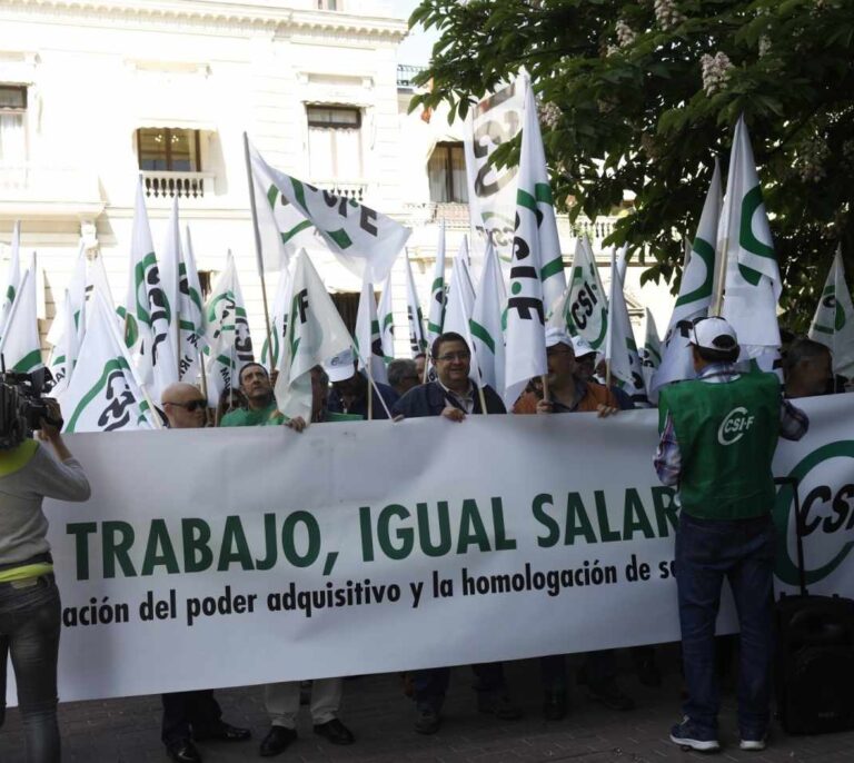 Movilización de funcionarios para exigir la subida salarial desde el 1 de enero de 2020