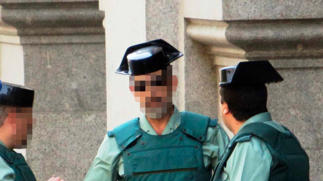 Guardia Civil: Ni bigotes largos, ni aros en la nariz, ni tatuajes en el cuello