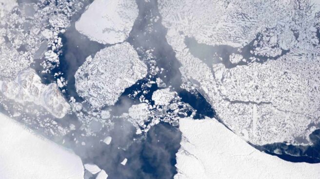 Foto satélite del hielo derritiéndose en Groenlandia Foto satélite del hielo derritiéndose en Groenlandia