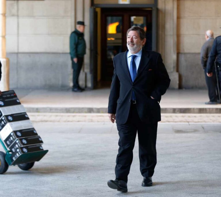 El Tribunal de Cuentas embarga las casas de dos ex altos cargos enjuiciados por los ERE