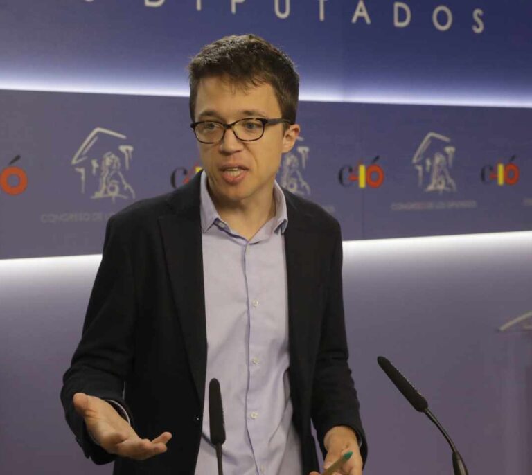 Errejón arropa a Iglesias y Montero por el "intolerable acoso y violación de su vida privada"
