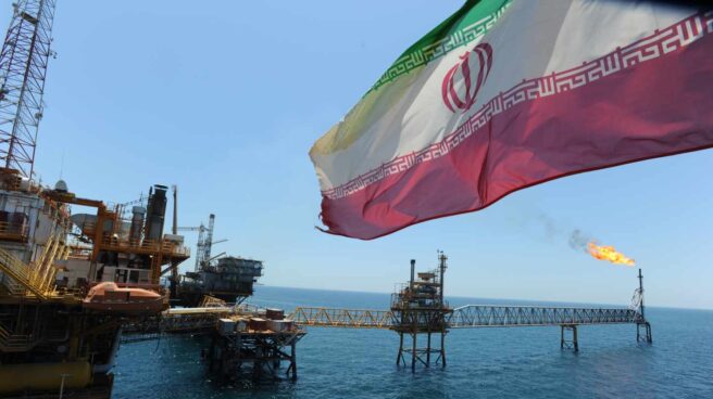 El petróleo acelera a máximos de cuatro años tras la ruptura entre Estados Unidos e Irán.