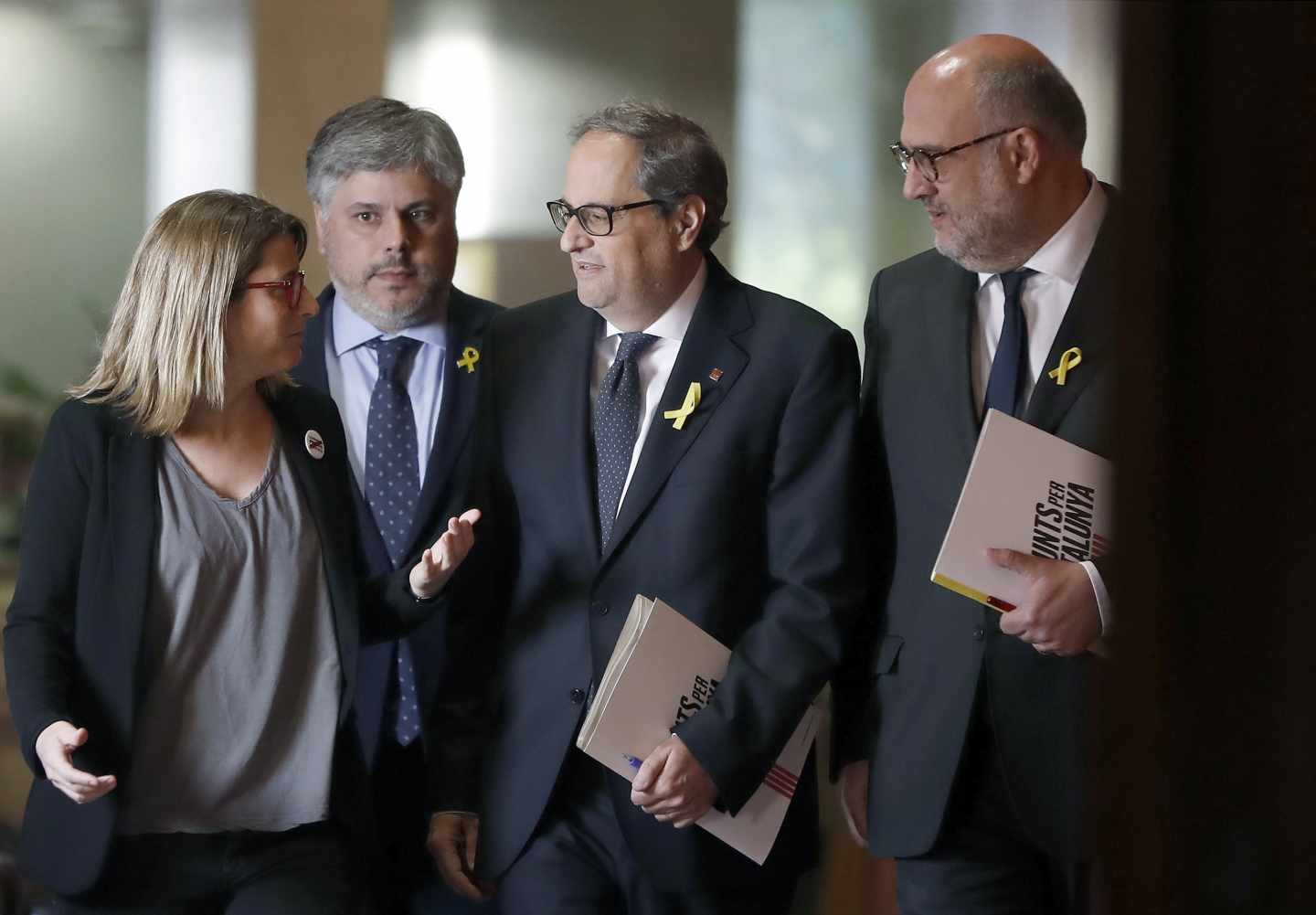 El candidato a presidente de la Generalitat por JxCat, Quim Torra (2d), junto a los líderes de su partido Elsa Artadi (i), Albert Batet (2i) y Eduard Pujol.