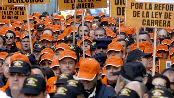 Las quejas de los militares: bajos salarios y ascensos "clientelares"