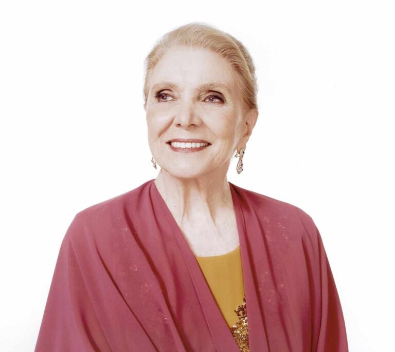 María Dolores Pradera, 'la voz de la canela'