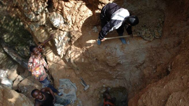 La minería en África, principal importación China. La fabricación de componentes no computa el CO2 emitido para extraer minerales La minería en África, principal importación China. La fabricación de componentes no computa el CO2 emitido para extraer minerales