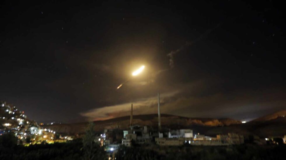 Vista de misiles de defensa aérea sirios hoy, 10 de mayo de 2018, sobre Damasco (Siria).