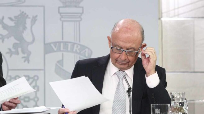 El Ministro de Hacienda, Cristóbal Montoro, en rueda de prensa tras el Consejo de Ministros. El Ministro de Hacienda, Cristóbal Montoro, en rueda de prensa tras el Consejo de Ministros.