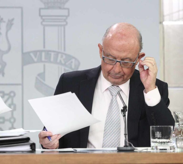 Los empleados públicos piden 800 millones más para los 10.000 mileuristas del Estado