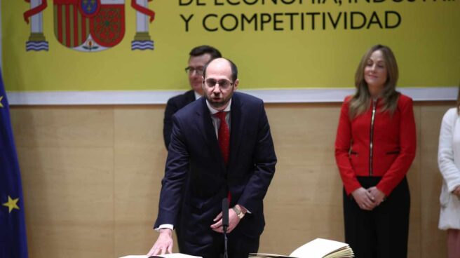 Fernando Navarrete toma posesión como secretario general del Tesoro Público.
