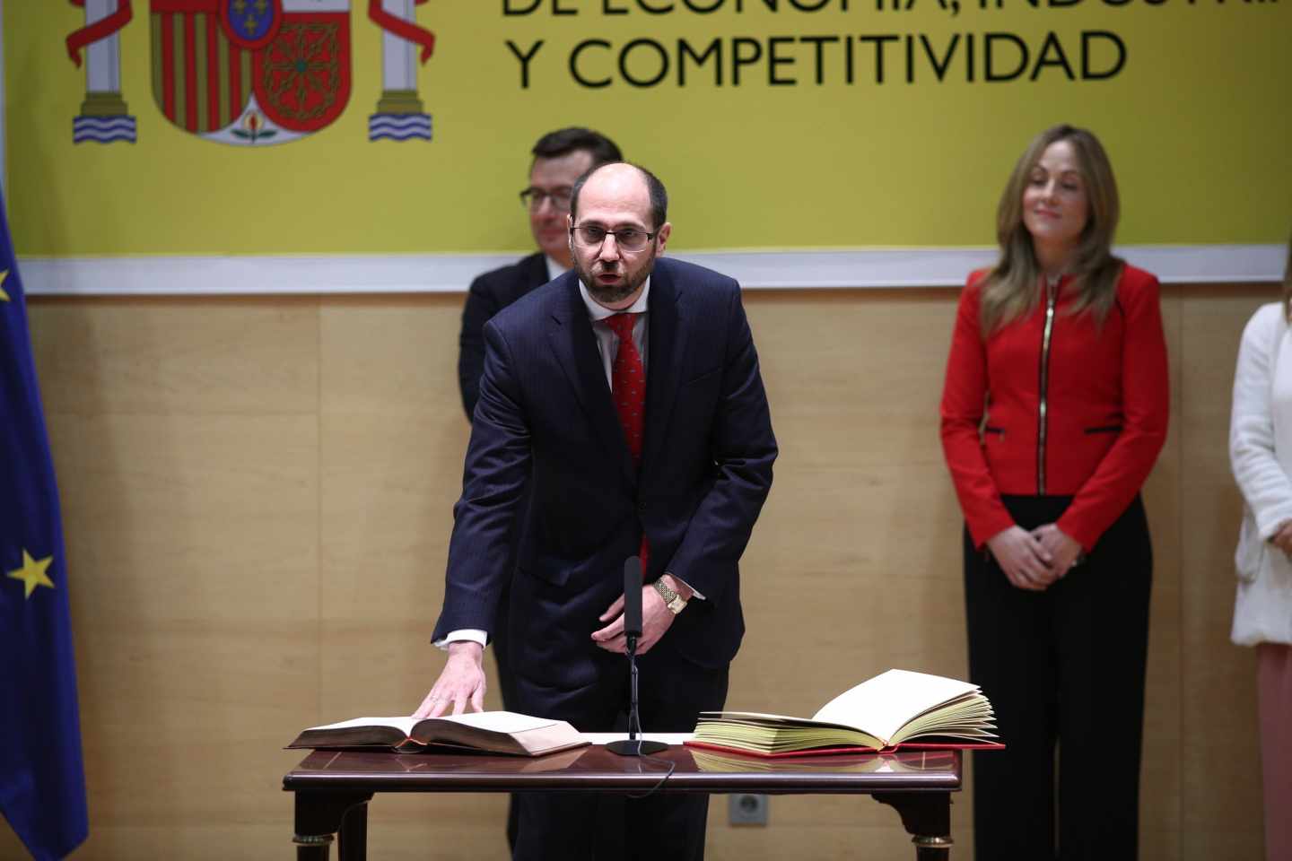 Fernando Navarrete toma posesión como secretario general del Tesoro Público.