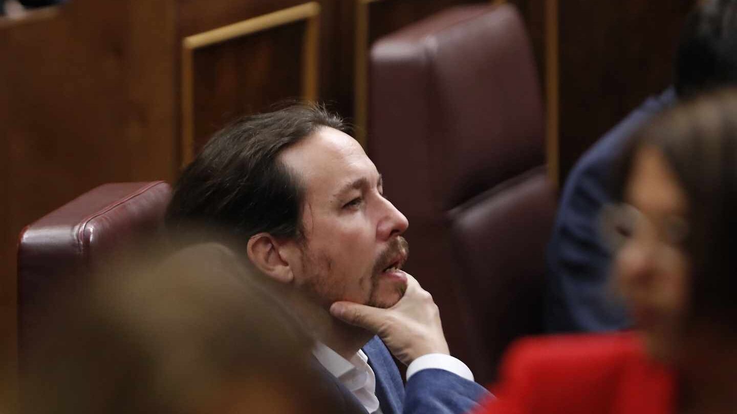 El líder de Podemos, Pablo Iglesias, en su escaño del Congreso.