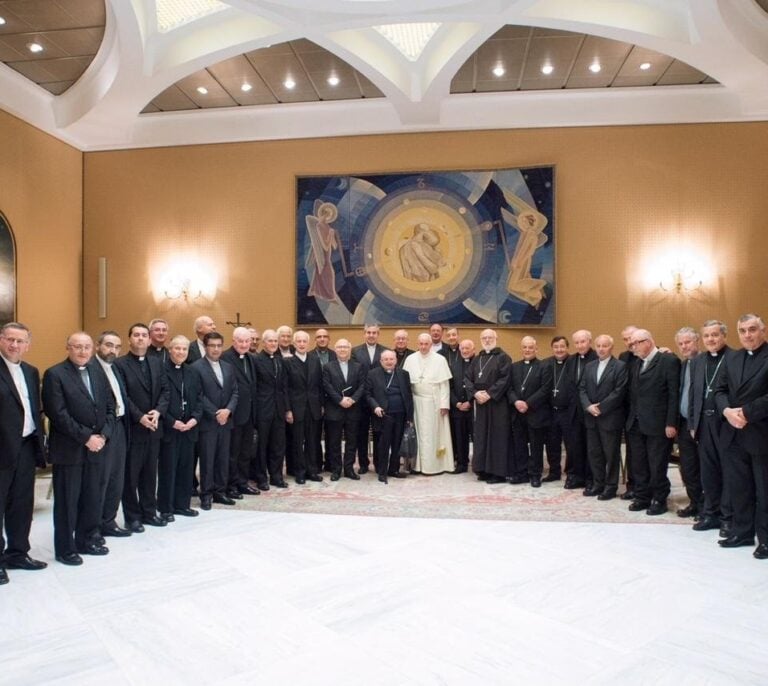 Los obispos chilenos ofrecen su renuncia al Papa tras el escándalo de abusos sexuales y su encubrimiento