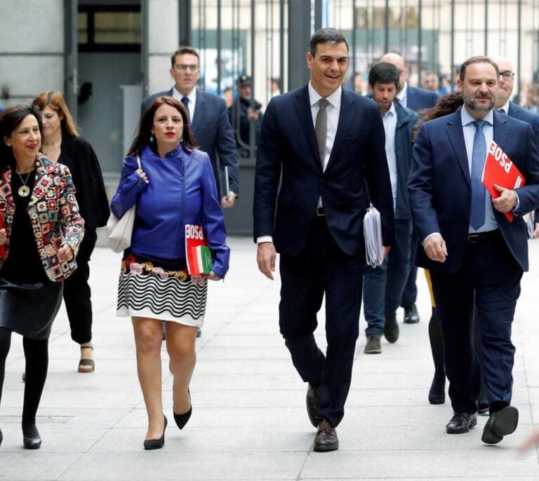 El PSOE de Pedro Sánchez rehúye la euforia e intentará gobernar hasta fin de año