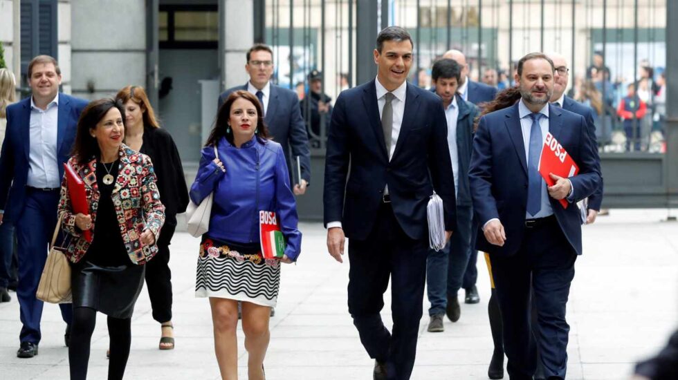 El secretario general del PSOE, Pedro Sánchez, a su llegada al Congreso junto a Adriana Lastra, Margarita Robles y José Luis Ábalos.