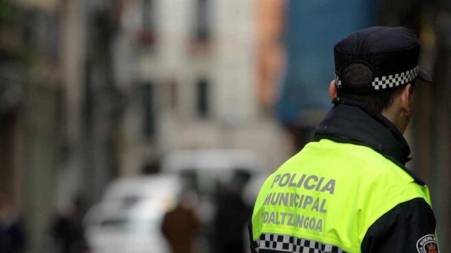 policia-local-marcha Un policía local de Madrid, de servicio.