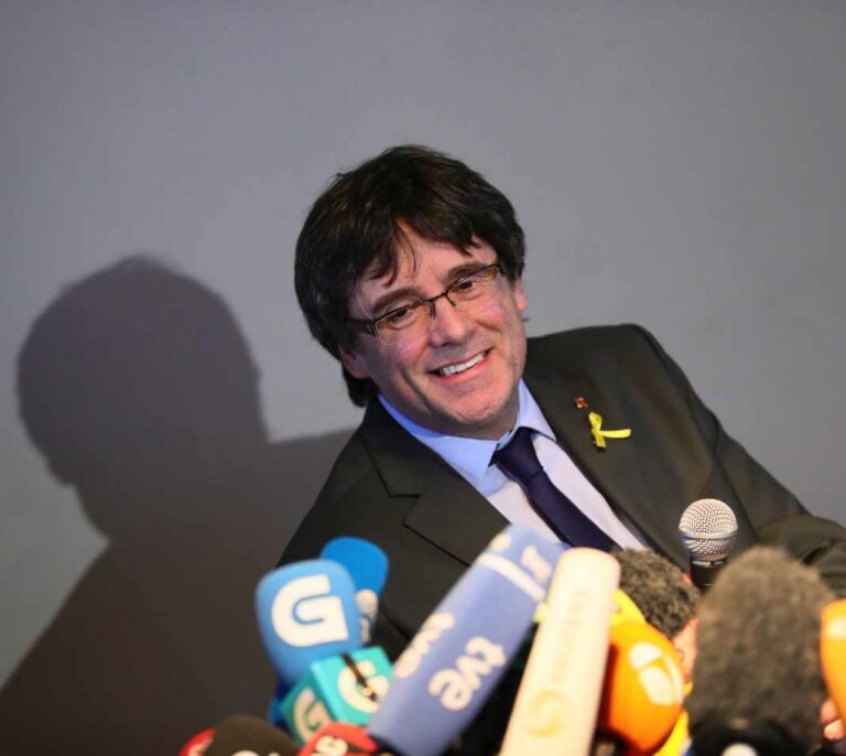 Puigdemont dice que Torra convocará elecciones en 5 meses si "sigue la persecución"