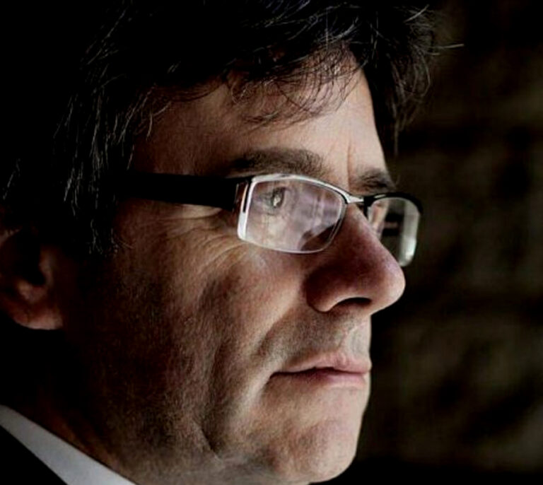 La Guardia Civil irrumpe en el Ayuntamiento de Girona por el desvío de fondos en la época de Puigdemont