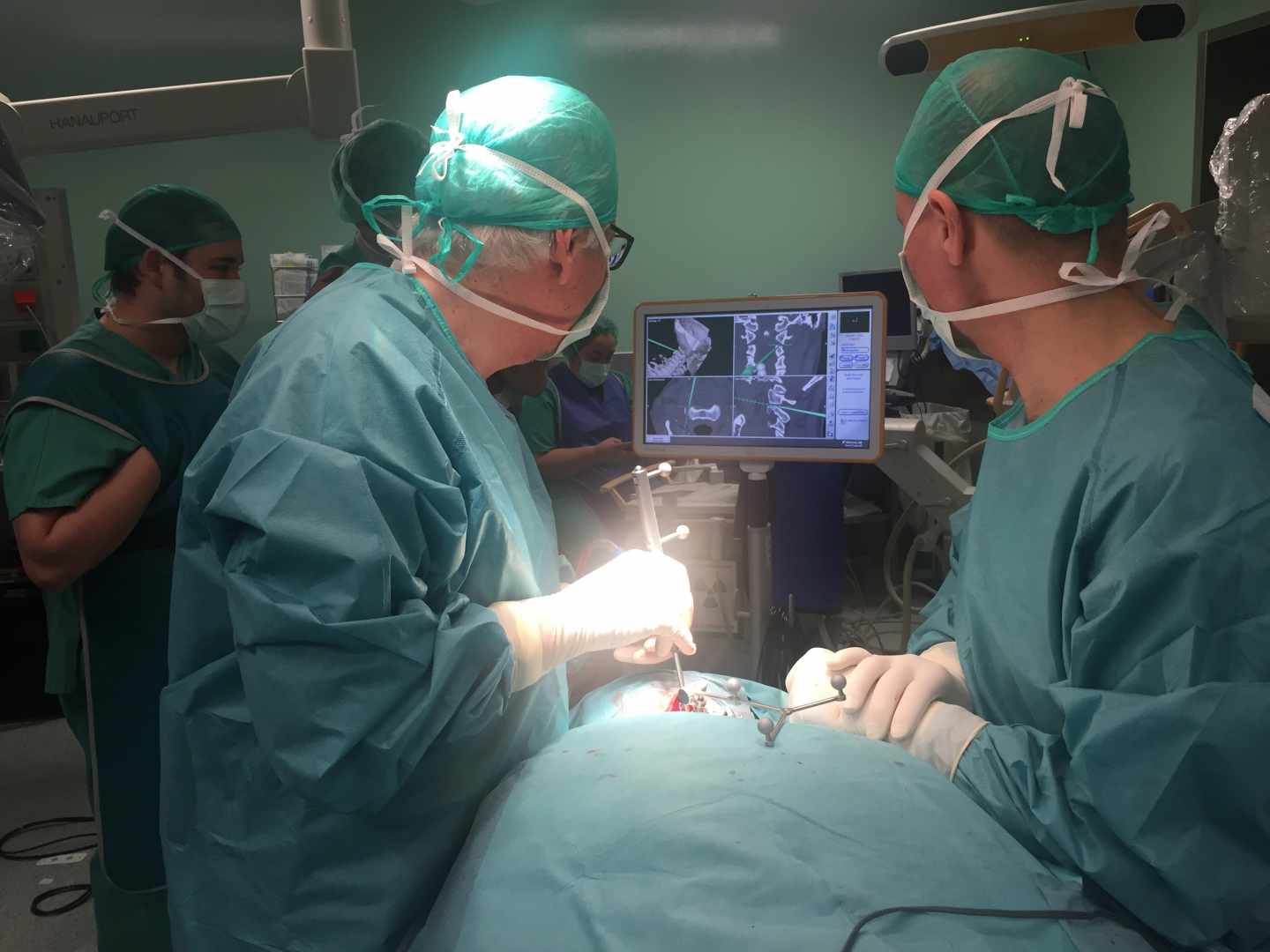 El 17% de pacientes espera medio año para operarse, el doble en Canarias y Castilla-La Mancha