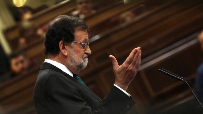 Moción de censura: Mariano Rajoy, en la tribuna del Congreso.