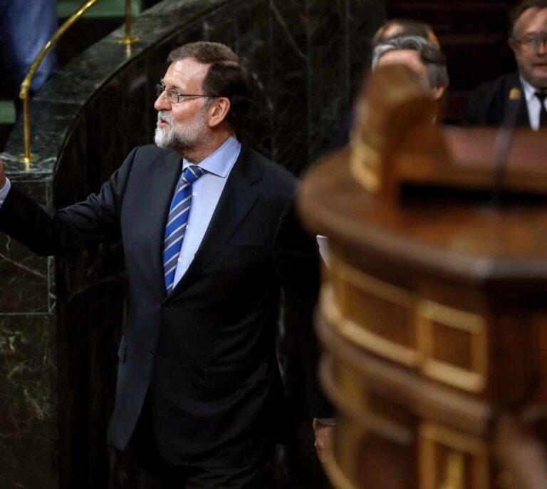 Rajoy descarta dimitir: "El mandato es para cuatro años y mi intención es cumplir"