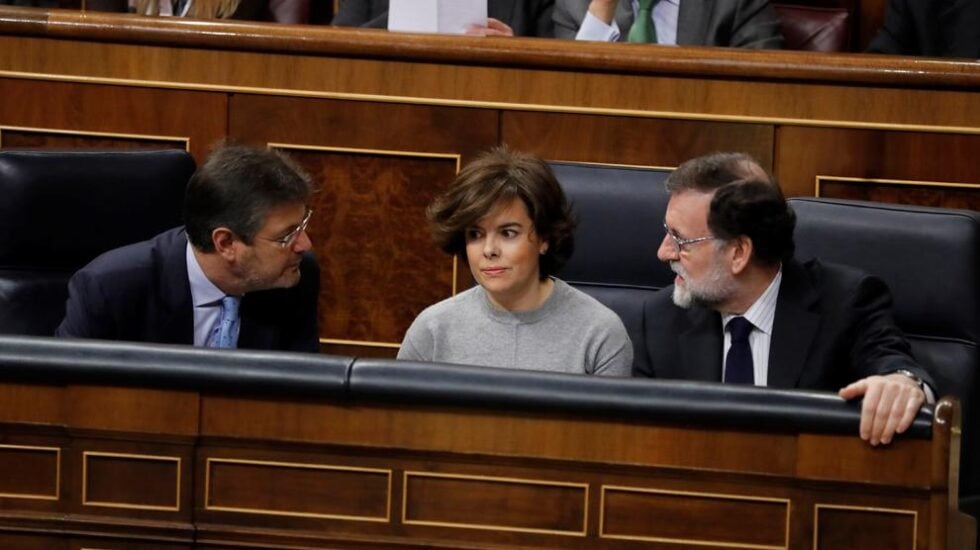 Rajoy junto a Sáenz de Santamaría y Catalá en una sesión del Congreso