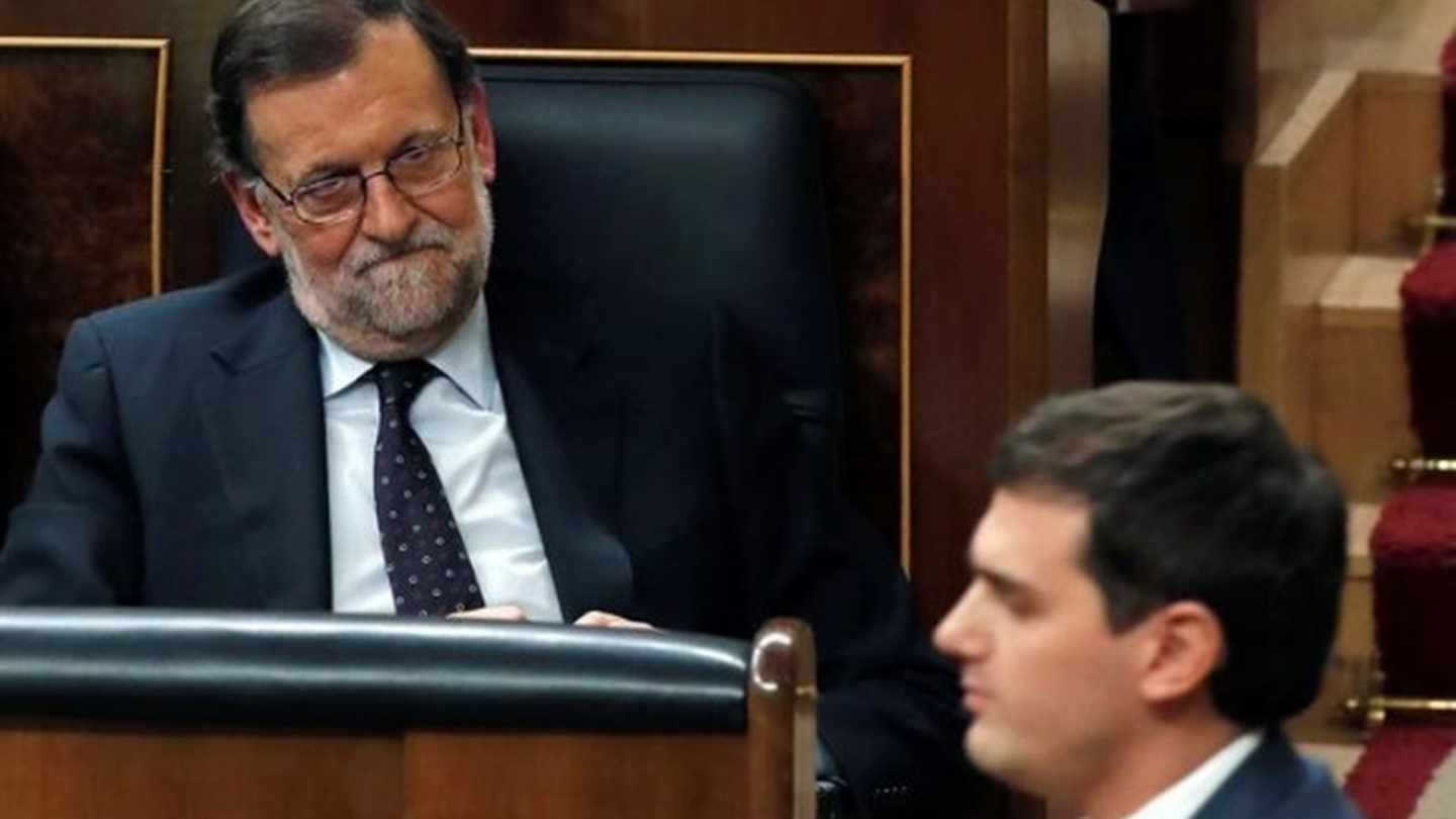 Rajoy y Rivera durante una sesión parlamentaria