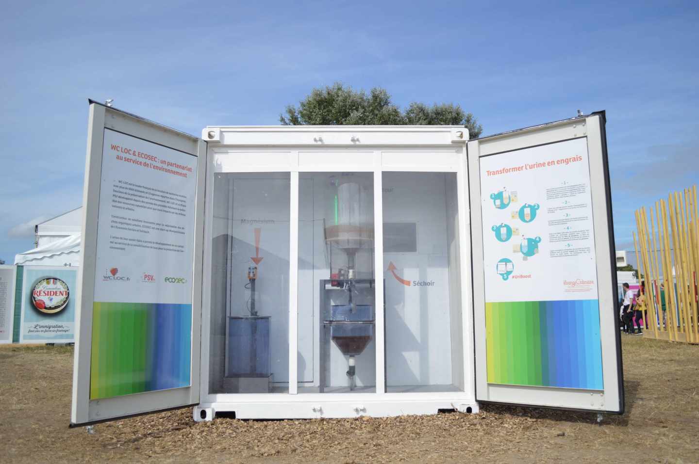 Baño con sistema de reciclaje de orina en el DGTL Festival