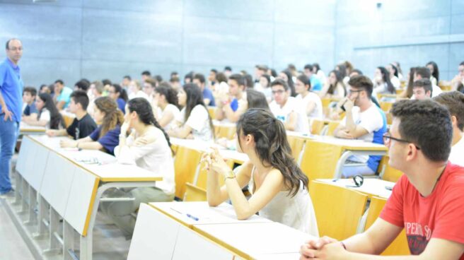 El 5 volverá a ser la nota mínima para optar a una beca universitaria