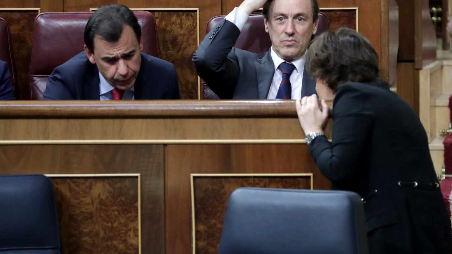 Soraya Sáenz de Santamaría, Fernando Martínez-Maíllo y Rafael Hernando, en el Congreso.