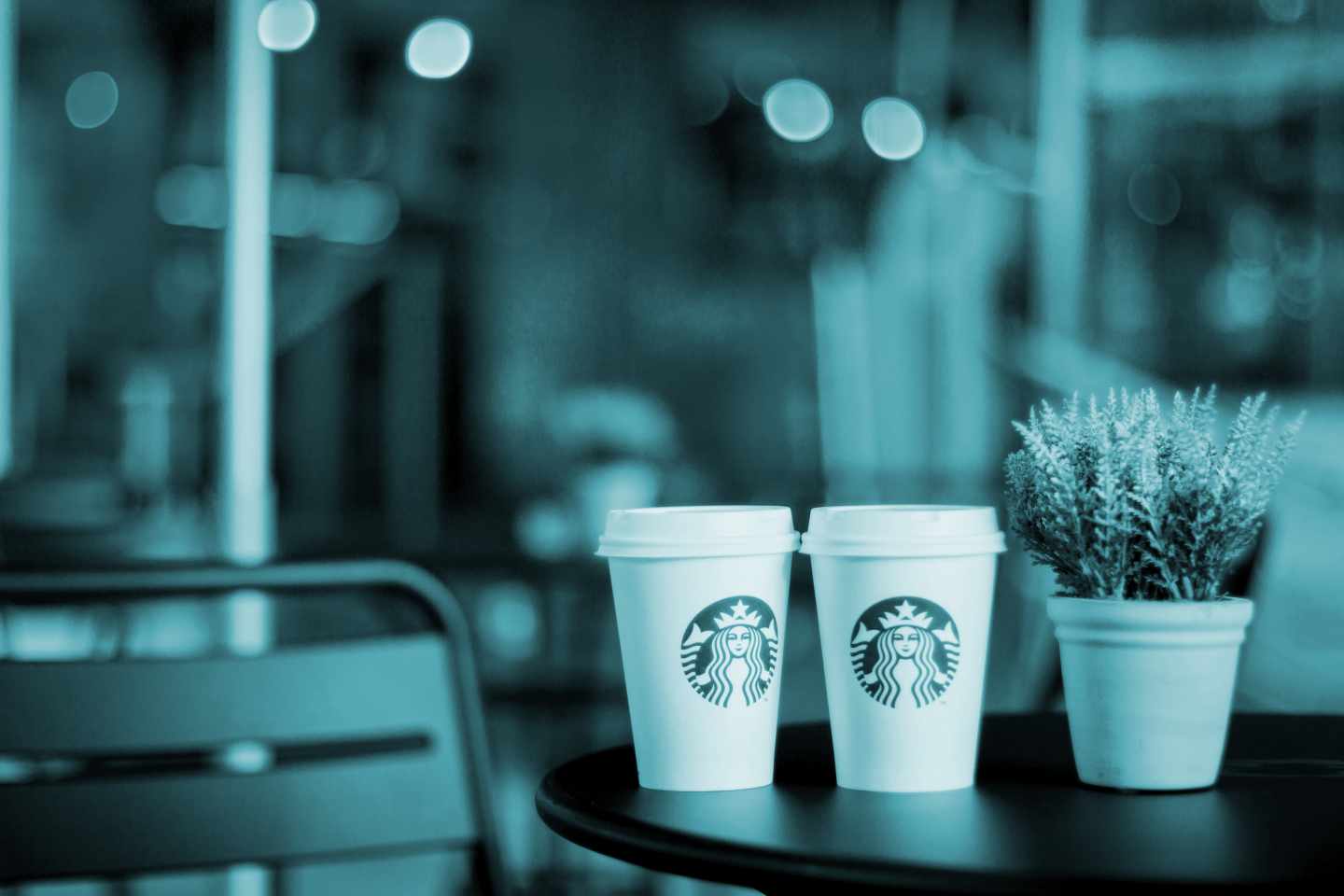 El caso de Starbucks es un claro ejemplo de cómo una acción errónea de un empleado, amplificada por las redes sociales, puede convertirse en una complicación mayúscula para cualquier organización global.