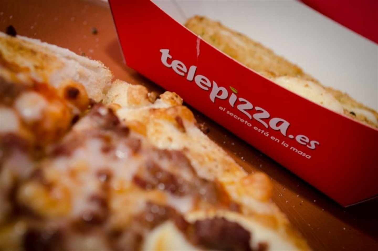 Telepizza sella una alianza con Pizza Hut para acelerar su crecimiento internacional.
