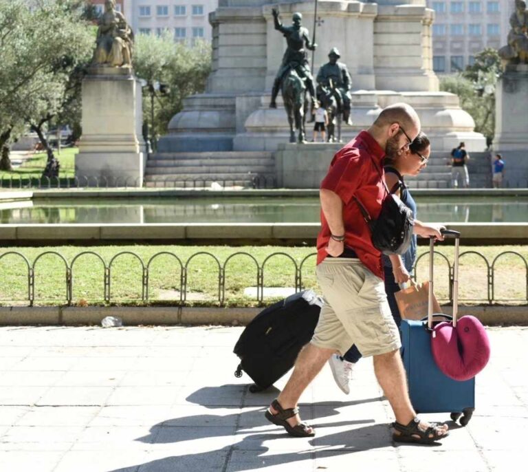 España pierde 1,5 millones de turistas británicos y alemanes en dos años de caídas