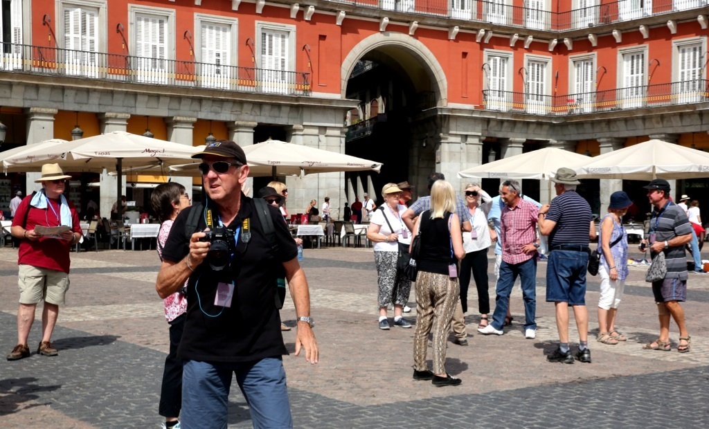 Turistas en la Plaza Mayor de Madrid.