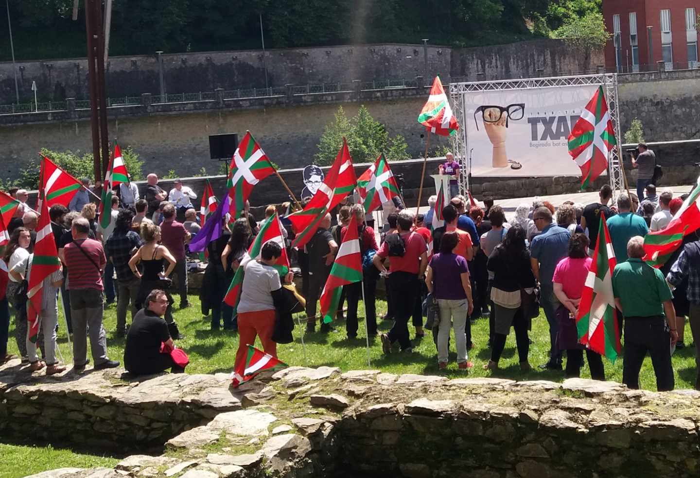 Homenaje celebrado en Tolosa en recuerdo del miembro de ETA, Txabi Etxebarrieta, muerto en un tiroteo horas después de asesinar a José Antonio Pardines, primera víctima de ETA.