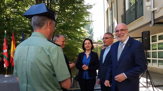 El delegado del Gobierno en Euskadi, Jesús Loza, sonríe durante el día de su toma de posesión.