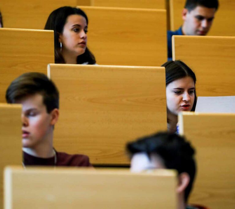 El polémico examen de Matemáticas de EVAU en Valencia: la nota media es 4,5
