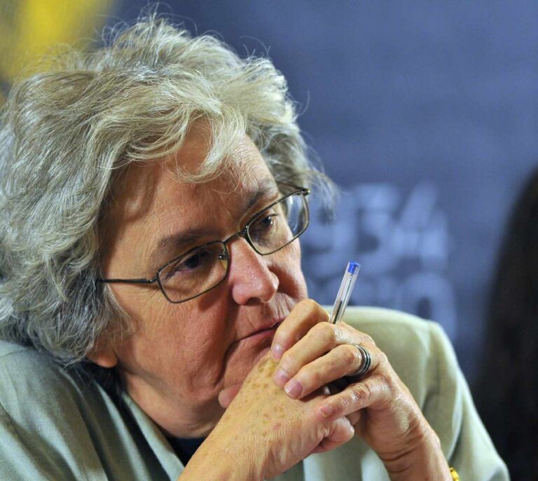 El brusco giro de 'El País' hacia la izquierda