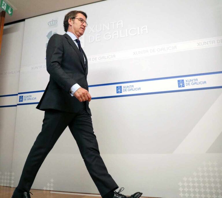 Feijóo convoca a los alcaldes gallegos antes de anunciar si opta a la sucesión de Rajoy