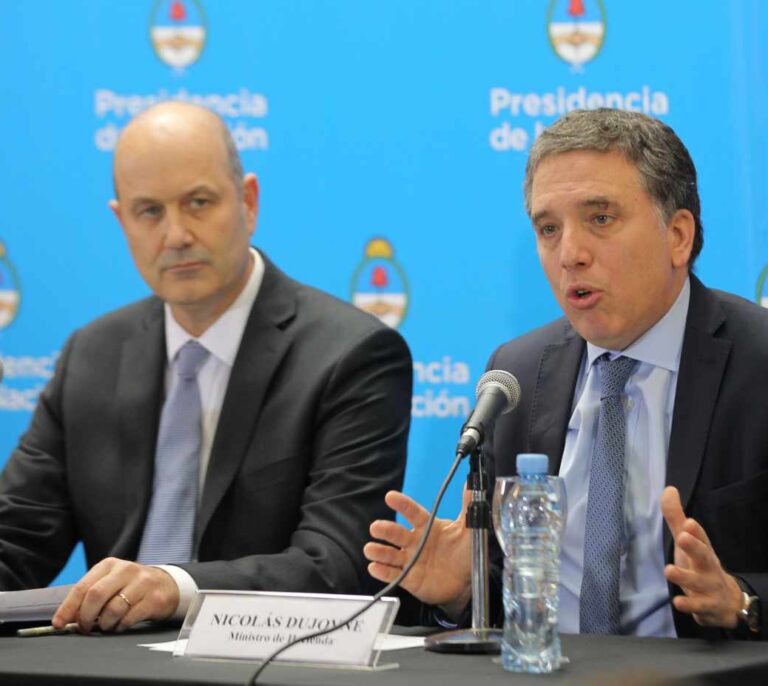 El FMI acude al auxilio de Argentina con un préstamo de 50.000 millones de dólares